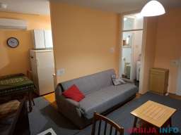 Izdajem garsonjeru od 30 m2 u bloku 44