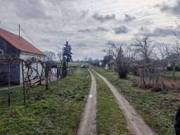 Plac sa izlazom na dve ulice-Kikinda