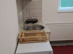 Zemun, Nova Galenika, izdajem sobu za zaposlenu osobu, 