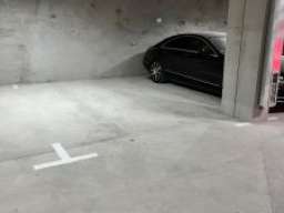 Izdajem garazno parking mesto nova zgrada dunavska 24-26