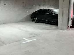 Izdajem garazno parking mesto nova zgrada dunavska 24-26