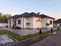 Luksuzna kuca sa poslovnim prostorom-na rate, Vladimirovac