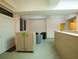 Multifunkcionalan poslovni prostor sa parkingom