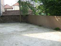 Multifunkcionalan poslovni prostor sa parkingom