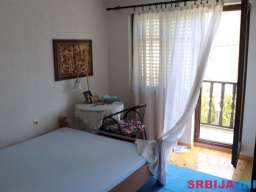 Porodicna kuca 200m2+6ari placa