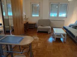 Izdajem stan na Zvezdari 