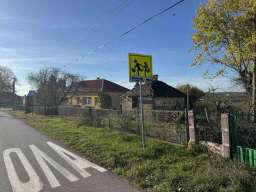 Prodajem plac sa kućom pored &scaron;kole, Glumčevo Brdo, Barajevo 