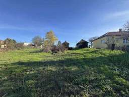 Prodajem plac sa kućom pored &scaron;kole, Glumčevo Brdo, Barajevo 