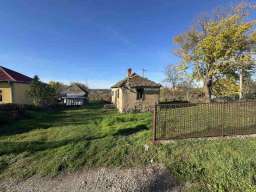 Prodajem plac sa kućom pored &scaron;kole, Glumčevo Brdo, Barajevo 