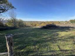 Prodajem plac sa kućom pored &scaron;kole, Glumčevo Brdo, Barajevo 