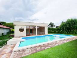 Moderna vila sa bazenom na Palicu