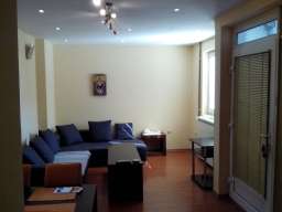 Centar-Ekonomski fakultet, LUX namesten, moderan