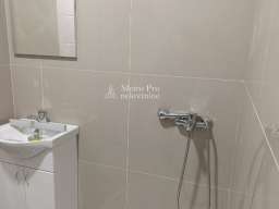 Borča, JNA &ndash; 2,5s stan 49m&sup2; + dvori&scaron;te 30m&sup2;, prizemlje, novogradnja