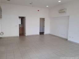 Lokal 43m2 u novijoj zgradi pogodan za sve namene