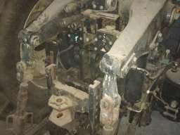 Prodajem traktor NEW HOLLAND T8040