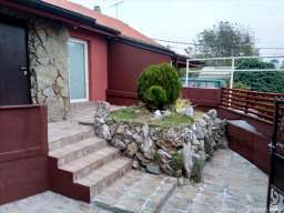 Stan sa dvoristem-Sremcica