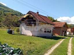 Kuca sa 15 ari placa-na prodaju