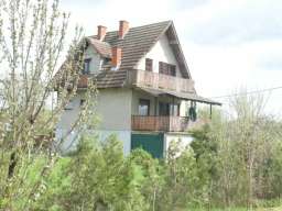Useljiva kuca sa 6.5 ari placa na 3 etaze u Mionici 