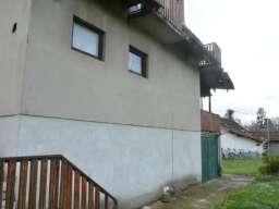Useljiva kuca sa 6.5 ari placa na 3 etaze u Mionici 