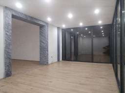 Sremcica, centar ul. Beogradska lokal 55m2(+11m2)